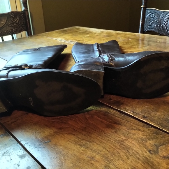 Lauren knee high leather boots from Ralph Lauren. - Picture 2 of 3